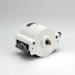 Pump head with phase compensation for low pulsation & high precision